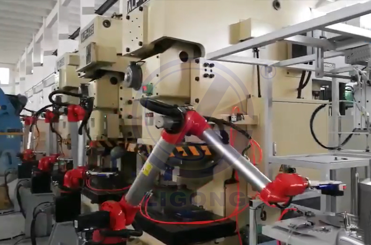 沖壓生產(chǎn)線(xiàn)工業(yè)機器人